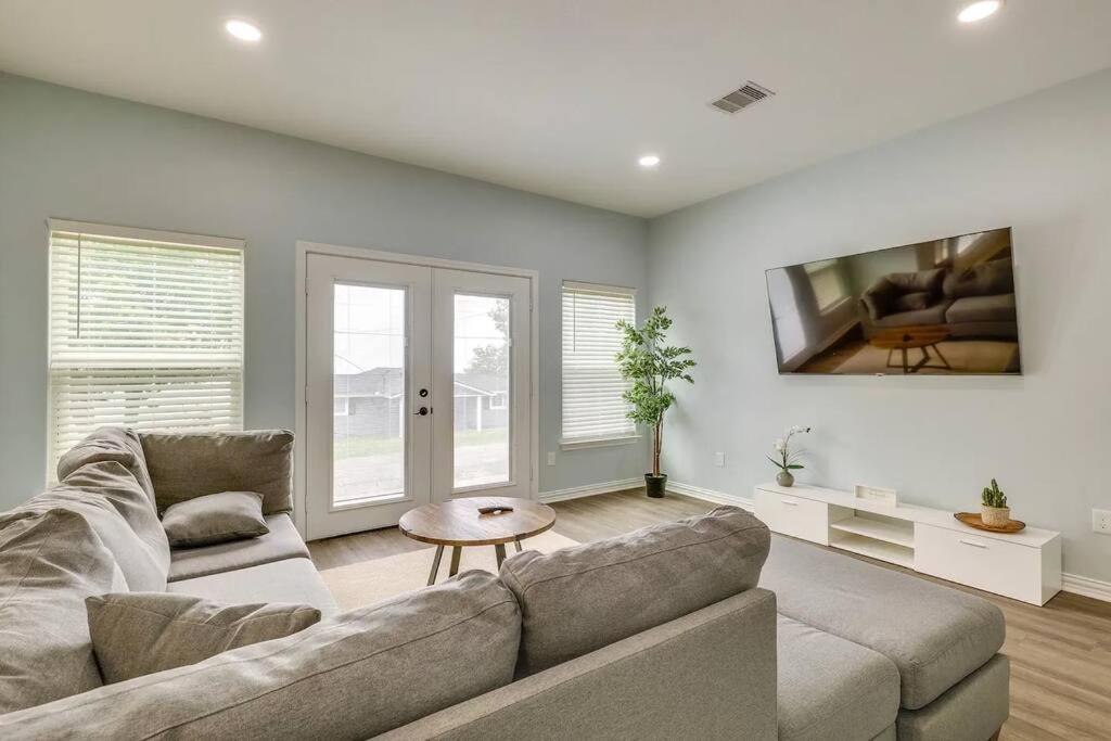 Vacation Home Lake Livingston! Onalaska Екстер'єр фото