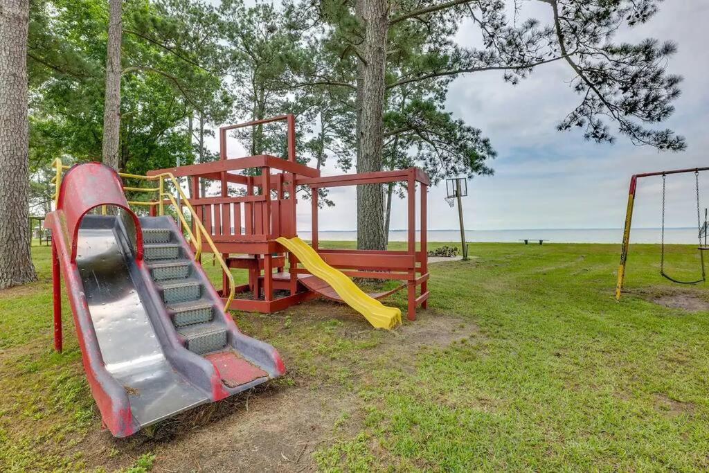 Vacation Home Lake Livingston! Onalaska Екстер'єр фото