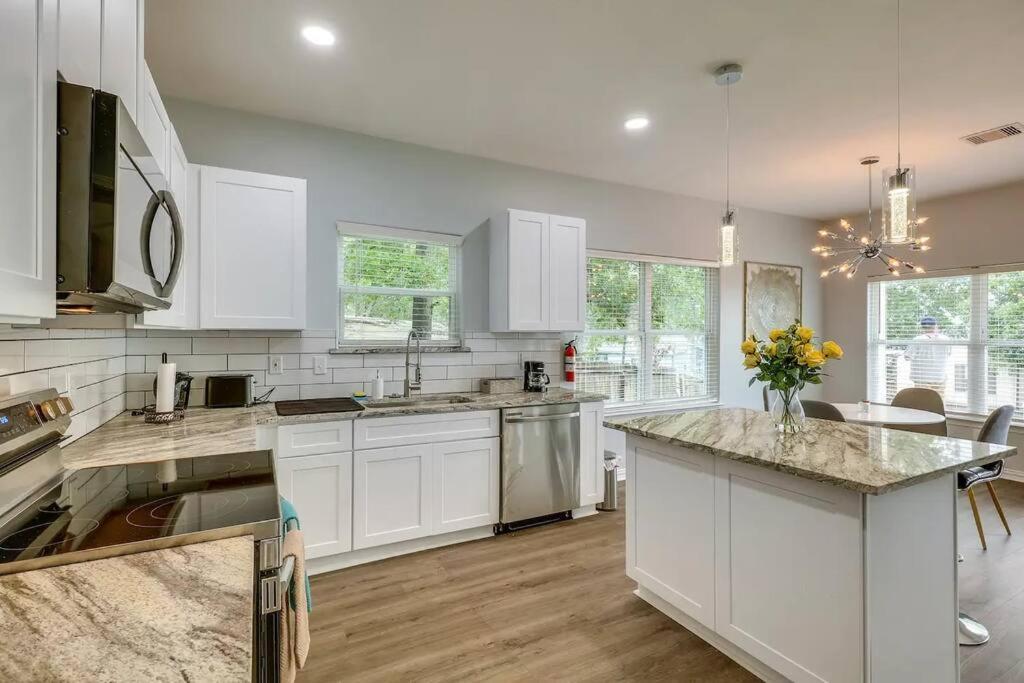 Vacation Home Lake Livingston! Onalaska Екстер'єр фото