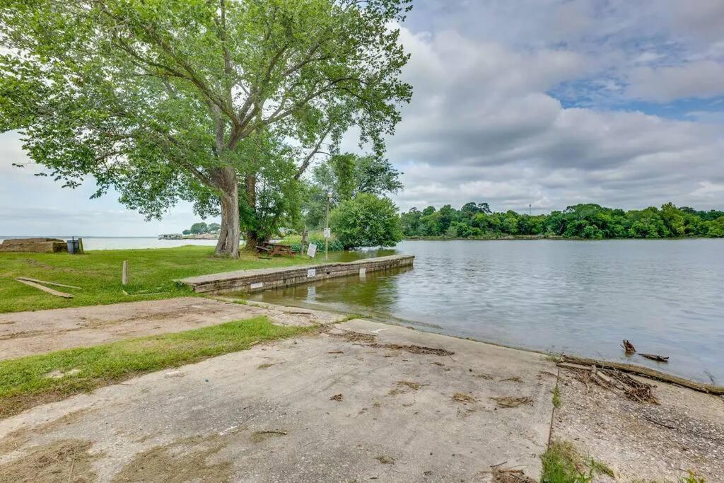 Vacation Home Lake Livingston! Onalaska Екстер'єр фото
