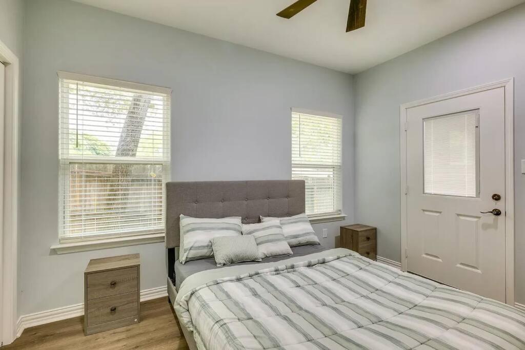 Vacation Home Lake Livingston! Onalaska Екстер'єр фото