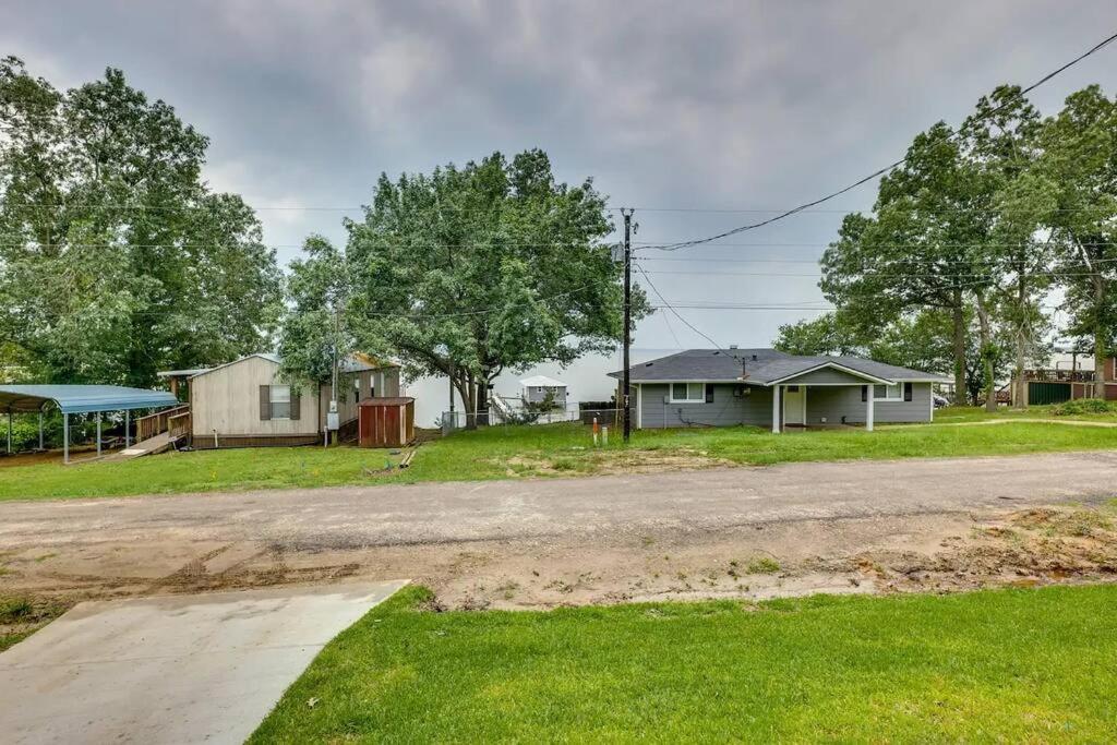 Vacation Home Lake Livingston! Onalaska Екстер'єр фото