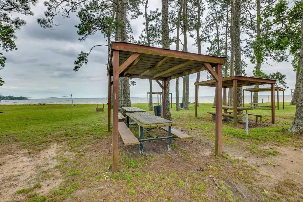 Vacation Home Lake Livingston! Onalaska Екстер'єр фото