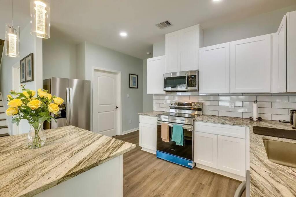 Vacation Home Lake Livingston! Onalaska Екстер'єр фото